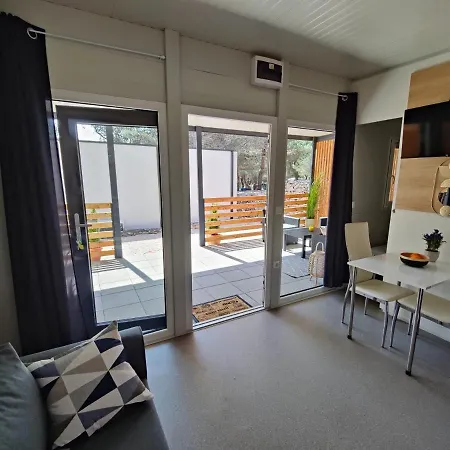 مكان تخييم Aria Mobile Home, Oaza Mira 5 Star Camping, Dalmatia *