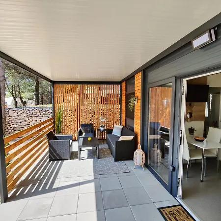 Aria Mobile Home, Oaza Mira 5 Star Camping, Dalmatia مكان تخييم دراغ