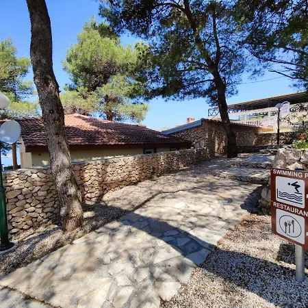 مكان تخييم Aria Mobile Home, Oaza Mira 5 Star Camping, Dalmatia دراغ