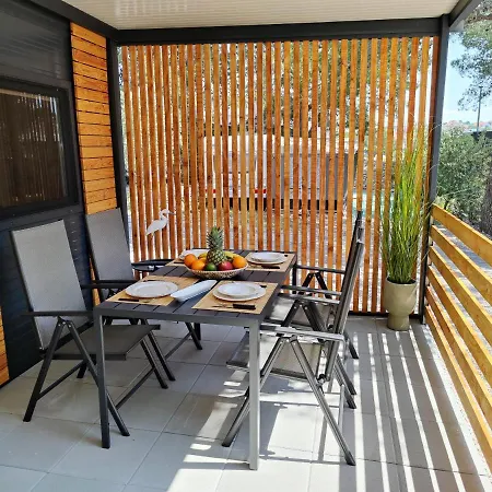 مكان تخييم Aria Mobile Home, Oaza Mira 5 Star Camping, Dalmatia