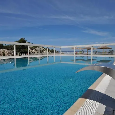 Aria Mobile Home, Oaza Mira 5 Star Camping, Dalmatia مكان تخييم *
