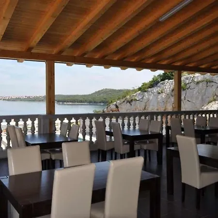 مكان تخييم Aria Mobile Home, Oaza Mira 5 Star Camping, Dalmatia