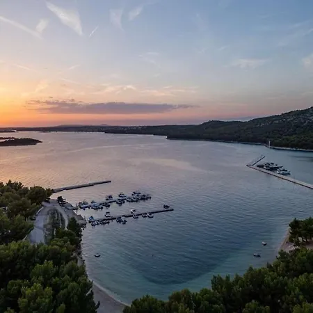 Aria Mobile Home, Oaza Mira 5 Star Camping, Dalmatia مكان تخييم